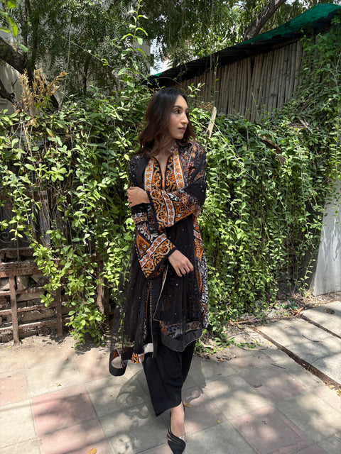 THE ESSENTIALLY FESTIVE 3 PC SET WITH EMBROIDERED SHIRT, FARSHI SALWAR , DUPATTA